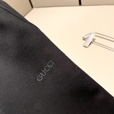 Gucc*古家 2026秋冬系列基础套休闲套装,男女同情侣款👫休闲宽松棉质圆领短袖T恤衫!贸易公司渠道稀出,同步官网发售 Gucc*古家 2026秋冬系列基础套休闲套装,男女同情侣款👫休闲宽松棉质圆领短袖T恤衫!贸易公司渠道稀出,同步官网发售