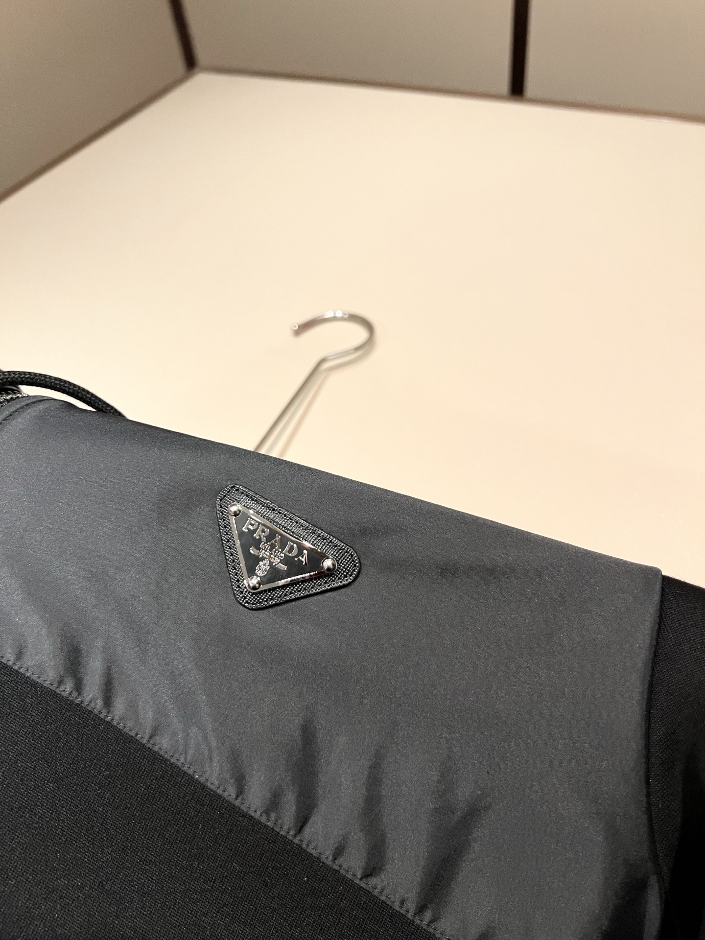 PRAD*A普*达 2026秋冬新款休闲套装,最新款全网独家首上!!~既经典有时尚百搭,谁不爱啊,将经典再次展现,非常的 PRAD*A普*达 2026秋冬新款休闲套装,最新款全网独家首上!!~既经典有时尚百搭,谁不爱啊,将经典再次展现,非常的