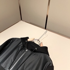 PRAD*A普*达 2026秋冬新款休闲套装,最新款全网独家首上!!~既经典有时尚百搭,谁不爱啊,将经典再次展现,非常的 PRAD*A普*达 2026秋冬新款休闲套装,最新款全网独家首上!!~既经典有时尚百搭,谁不爱啊,将经典再次展现,非常的