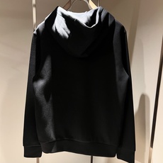 PRAD*A普*达 2026秋冬新款休闲套装,最新款全网独家首上!!~既经典有时尚百搭,谁不爱啊,将经典再次展现,非常的 PRAD*A普*达 2026秋冬新款休闲套装,最新款全网独家首上!!~既经典有时尚百搭,谁不爱啊,将经典再次展现,非常的