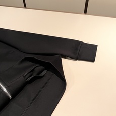 PRAD*A普*达 2026秋冬新款休闲套装,最新款全网独家首上!!~既经典有时尚百搭,谁不爱啊,将经典再次展现,非常的 PRAD*A普*达 2026秋冬新款休闲套装,最新款全网独家首上!!~既经典有时尚百搭,谁不爱啊,将经典再次展现,非常的