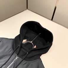 PRAD*A普*达 2026秋冬新款休闲套装,最新款全网独家首上!!~既经典有时尚百搭,谁不爱啊,将经典再次展现,非常的 PRAD*A普*达 2026秋冬新款休闲套装,最新款全网独家首上!!~既经典有时尚百搭,谁不爱啊,将经典再次展现,非常的