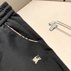 Bur*erry 巴*莉 2026秋冬新款男士休闲套装,品牌最新设计元素!既不单调也不复杂,好处的展现品味!客供顶级纯棉 Bur*erry 巴*莉 2026秋冬新款男士休闲套装,品牌最新设计元素!既不单调也不复杂,好处的展现品味!客供顶级纯棉