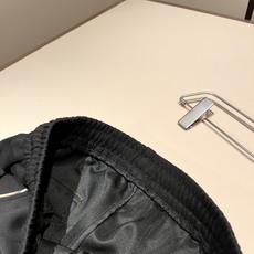 Bur*erry 巴*莉 2026秋冬新款男士休闲套装,品牌最新设计元素!既不单调也不复杂,好处的展现品味!客供顶级纯棉 Bur*erry 巴*莉 2026秋冬新款男士休闲套装,品牌最新设计元素!既不单调也不复杂,好处的展现品味!客供顶级纯棉