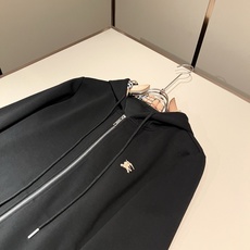 Bur*erry 巴*莉 2026秋冬新款男士休闲套装,品牌最新设计元素!既不单调也不复杂,好处的展现品味!客供顶级纯棉 Bur*erry 巴*莉 2026秋冬新款男士休闲套装,品牌最新设计元素!既不单调也不复杂,好处的展现品味!客供顶级纯棉