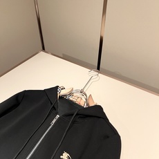 Bur*erry 巴*莉 2026秋冬新款男士休闲套装,品牌最新设计元素!既不单调也不复杂,好处的展现品味!客供顶级纯棉 Bur*erry 巴*莉 2026秋冬新款男士休闲套装,品牌最新设计元素!既不单调也不复杂,好处的展现品味!客供顶级纯棉