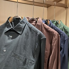 Loro Piana诺悠翩雅 2026春夏男士最新的贸易订单翻领衬衣,全品相!!采用logo压胶图案设计!上身舒适透气, Loro Piana诺悠翩雅 2026春夏男士最新的贸易订单翻领衬衣,全品相!!采用logo压胶图案设计!上身舒适透气,