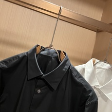 PRAD*A普*达2026秋季新款休闲男士衬衣,最新时尚休闲logo刺绣修饰!贸易公司渠道稀出,同步官网发售,最为期待的 PRAD*A普*达2026秋季新款休闲男士衬衣,最新时尚休闲logo刺绣修饰!贸易公司渠道稀出,同步官网发售,最为期待的