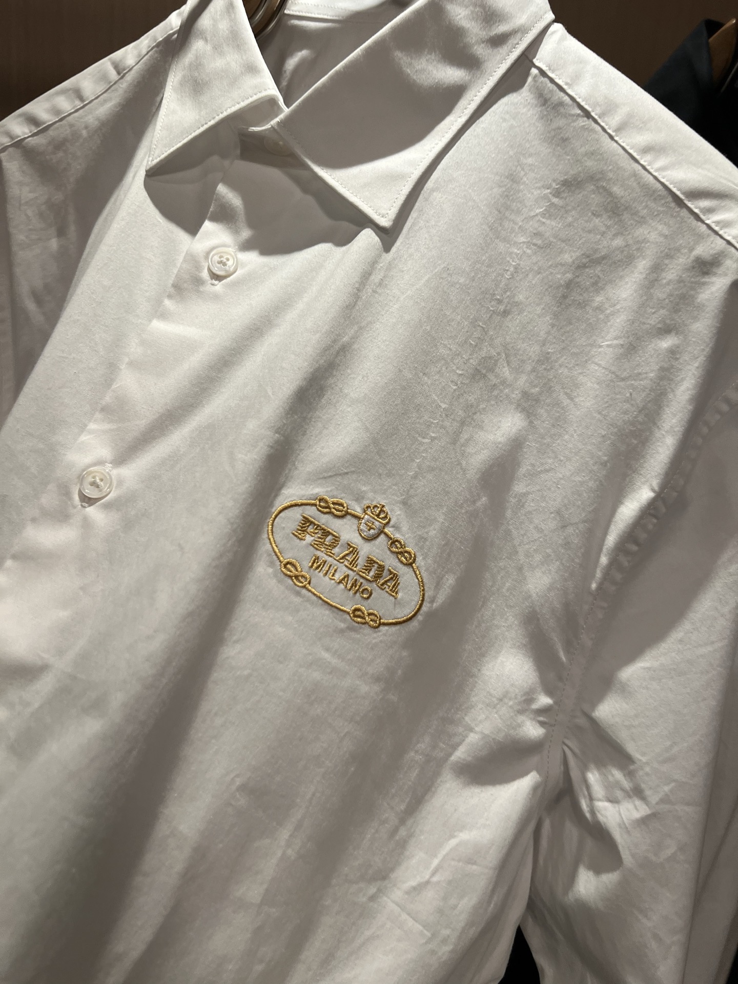 PRAD*A普*达2026秋季新款休闲男士衬衣,最新时尚休闲logo刺绣修饰!贸易公司渠道稀出,同步官网发售,最为期待的 PRAD*A普*达2026秋季新款休闲男士衬衣,最新时尚休闲logo刺绣修饰!贸易公司渠道稀出,同步官网发售,最为期待的