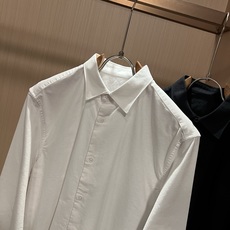 Bur*erry 巴*莉 2026秋季新款男士衬衣,品牌最新设计元素!既不单调也不复杂,恰到好处的展现品味!袖子logo Bur*erry 巴*莉 2026秋季新款男士衬衣,品牌最新设计元素!既不单调也不复杂,恰到好处的展现品味!袖子logo