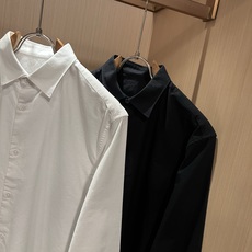 Bur*erry 巴*莉 2026秋季新款男士衬衣,品牌最新设计元素!既不单调也不复杂,恰到好处的展现品味!袖子logo Bur*erry 巴*莉 2026秋季新款男士衬衣,品牌最新设计元素!既不单调也不复杂,恰到好处的展现品味!袖子logo