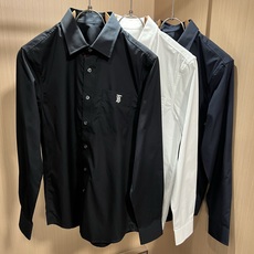 Bur*erry 巴*莉 2026秋季新款男士衬衣,品牌最新设计元素!既不单调也不复杂,恰到好处的展现品味!胸前logo Bur*erry 巴*莉 2026秋季新款男士衬衣,品牌最新设计元素!既不单调也不复杂,恰到好处的展现品味!胸前logo
