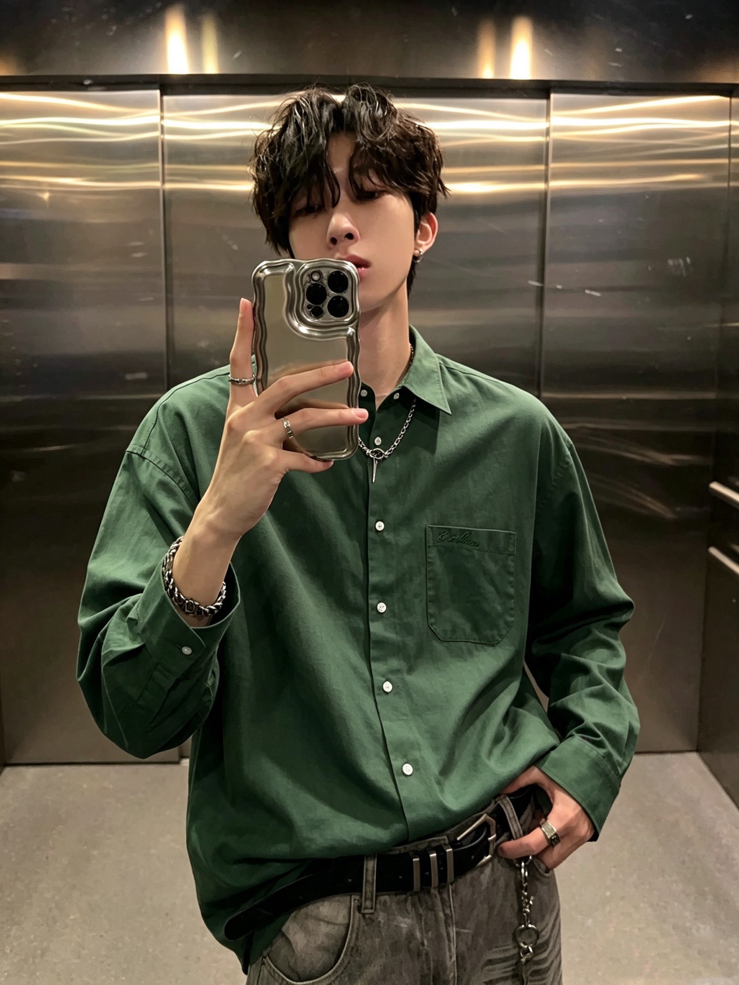 Loro Piana诺悠翩雅 2026春夏男士最新的贸易订单翻领衬衣，全品相！！采用logo压胶图案设计！上身舒适透气，