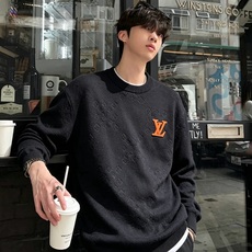 Louis Vuit*on 2026秋冬路易家族轻奢针织羊毛衫!男女同款👫装饰! 路易家族的新高端,细节品质永远的那么完 Louis Vuit*on 2026秋冬路易家族轻奢针织羊毛衫!男女同款👫装饰! 路易家族的新高端,细节品质永远的那么完