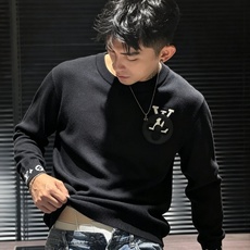 Louis Vuit*on 2026秋冬路易家族轻奢针织羊毛衫!男女同款👫装饰! 路易家族的新高端,细节品质永远的那么完 Louis Vuit*on 2026秋冬路易家族轻奢针织羊毛衫!男女同款👫装饰! 路易家族的新高端,细节品质永远的那么完