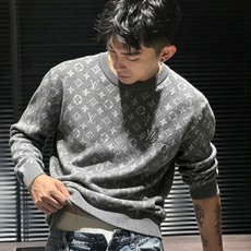 Louis Vuit*on 2026秋冬路易家族轻奢针织羊毛衫!男女同款👫装饰! 路易家族的新高端,细节品质永远的那么完 Louis Vuit*on 2026秋冬路易家族轻奢针织羊毛衫!男女同款👫装饰! 路易家族的新高端,细节品质永远的那么完