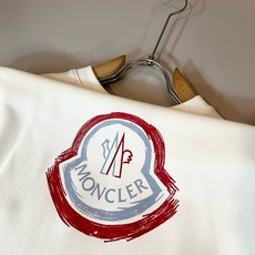 Moncl*r蒙*口2026秋冬男女同款情侣款👫最新的贸易订单长袖卫衣,全品相!!网红款!工艺采用图案logo印花工艺设 Moncl*r蒙*口2026秋冬男女同款情侣款👫最新的贸易订单长袖卫衣,全品相!!网红款!工艺采用图案logo印花工艺设