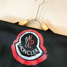 Moncl*r蒙*口2026秋冬男女同款情侣款👫最新的贸易订单长袖卫衣,全品相!!网红款!工艺采用图案logo印花工艺设 Moncl*r蒙*口2026秋冬男女同款情侣款👫最新的贸易订单长袖卫衣,全品相!!网红款!工艺采用图案logo印花工艺设