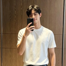 Gucc*古家 2026春夏新款男女同情侣款👫休闲宽松棉质圆领短袖T恤衫!贸易公司渠道稀出,同步官网发售 ! 2 Gucc*古家 2026春夏新款男女同情侣款👫休闲宽松棉质圆领短袖T恤衫!贸易公司渠道稀出,同步官网发售 ! 2