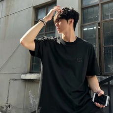 Gucc*古家 2026春夏新款男女同情侣款👫休闲宽松棉质圆领短袖T恤衫!贸易公司渠道稀出,同步官网发售 ! 2 Gucc*古家 2026春夏新款男女同情侣款👫休闲宽松棉质圆领短袖T恤衫!贸易公司渠道稀出,同步官网发售 ! 2