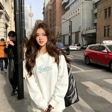 Gucc*古家2026秋冬最新系列基础圆领男女同款👫卫衣,男女同款!贸易公司渠道稀出,同步官网发售 ! 新时尚元素 Gucc*古家2026秋冬最新系列基础圆领男女同款👫卫衣,男女同款!贸易公司渠道稀出,同步官网发售 ! 新时尚元素