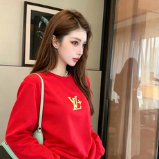 LouisVuitt*路易*登 2026秋冬卫衣全新系列单品上线,非常时髦前卫的一款男女同款短袖T恤,标识logo图案压 LouisVuitt*路易*登 2026秋冬卫衣全新系列单品上线,非常时髦前卫的一款男女同款短袖T恤,标识logo图案压