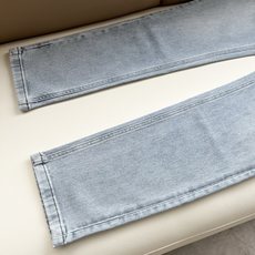 Dolce & 杜嘉*纳 2026秋冬新品牛仔裤,水洗处理自然不易变形脱色、立体剪裁完美塑形面料质舒适柔软随意搭配、舒 Dolce & 杜嘉*纳 2026秋冬新品牛仔裤,水洗处理自然不易变形脱色、立体剪裁完美塑形面料质舒适柔软随意搭配、舒
