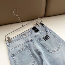 Dolce & 杜嘉*纳 2026秋冬新品牛仔裤,水洗处理自然不易变形脱色、立体剪裁完美塑形面料质舒适柔软随意搭配、舒 Dolce & 杜嘉*纳 2026秋冬新品牛仔裤,水洗处理自然不易变形脱色、立体剪裁完美塑形面料质舒适柔软随意搭配、舒