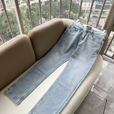Dolce & 杜嘉*纳 2026秋冬新品牛仔裤,水洗处理自然不易变形脱色、立体剪裁完美塑形面料质舒适柔软随意搭配、舒 Dolce & 杜嘉*纳 2026秋冬新品牛仔裤,水洗处理自然不易变形脱色、立体剪裁完美塑形面料质舒适柔软随意搭配、舒