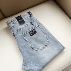 Dolce & 杜嘉*纳 2026秋冬新品牛仔裤,水洗处理自然不易变形脱色、立体剪裁完美塑形面料质舒适柔软随意搭配、舒 Dolce & 杜嘉*纳 2026秋冬新品牛仔裤,水洗处理自然不易变形脱色、立体剪裁完美塑形面料质舒适柔软随意搭配、舒