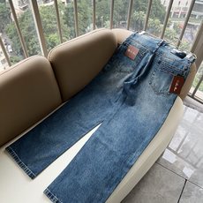 Loro Piana诺悠翩雅 2026秋冬新品男士时装款高端休闲裤,香港洋行渠道货,日本原厂出品,纯血统品质,完美延续了 Loro Piana诺悠翩雅 2026秋冬新品男士时装款高端休闲裤,香港洋行渠道货,日本原厂出品,纯血统品质,完美延续了