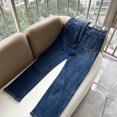 FEN*I 芬*迪2026秋冬新款FD家休闲牛仔裤!意大利原厂订单,FD家族人气单品,代表性十足,规格感十足的精品,所有 FEN*I 芬*迪2026秋冬新款FD家休闲牛仔裤!意大利原厂订单,FD家族人气单品,代表性十足,规格感十足的精品,所有