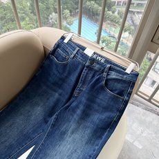 LO*WE/罗*威2026秋冬新品男士时装款高端休闲裤,香港洋行渠道货,日本原厂出品,纯血统品质,完美延续了LOE*家的 LO*WE/罗*威2026秋冬新品男士时装款高端休闲裤,香港洋行渠道货,日本原厂出品,纯血统品质,完美延续了LOE*家的