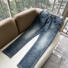 Versa*e范*哲 2026秋冬新款经典男士休闲牛仔裤、代工厂出品,出口欧美订单,官柜同步发售!!客供土耳其牛仔布、质 Versa*e范*哲 2026秋冬新款经典男士休闲牛仔裤、代工厂出品,出口欧美订单,官柜同步发售!!客供土耳其牛仔布、质