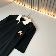 Bur*erry 巴*莉 2026春夏新款男士短袖Polo衫,品牌最新设计元素!既不单调也不复杂,恰到好处的展现品味!客 Bur*erry 巴*莉 2026春夏新款男士短袖Polo衫,品牌最新设计元素!既不单调也不复杂,恰到好处的展现品味!客