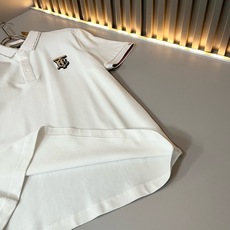 Bur*erry 巴*莉 2026春夏新款男士短袖Polo衫,品牌最新设计元素!既不单调也不复杂,恰到好处的展现品味!客 Bur*erry 巴*莉 2026春夏新款男士短袖Polo衫,品牌最新设计元素!既不单调也不复杂,恰到好处的展现品味!客