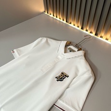 Bur*erry 巴*莉 2026春夏新款男士短袖Polo衫,品牌最新设计元素!既不单调也不复杂,恰到好处的展现品味!客 Bur*erry 巴*莉 2026春夏新款男士短袖Polo衫,品牌最新设计元素!既不单调也不复杂,恰到好处的展现品味!客