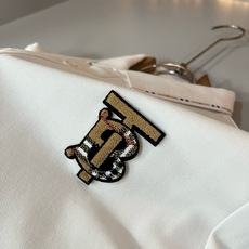 Bur*erry 巴*莉 2026春夏新款男士短袖Polo衫,品牌最新设计元素!既不单调也不复杂,恰到好处的展现品味!客 Bur*erry 巴*莉 2026春夏新款男士短袖Polo衫,品牌最新设计元素!既不单调也不复杂,恰到好处的展现品味!客