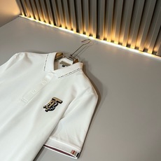 Bur*erry 巴*莉 2026春夏新款男士短袖Polo衫,品牌最新设计元素!既不单调也不复杂,恰到好处的展现品味!客 Bur*erry 巴*莉 2026春夏新款男士短袖Polo衫,品牌最新设计元素!既不单调也不复杂,恰到好处的展现品味!客