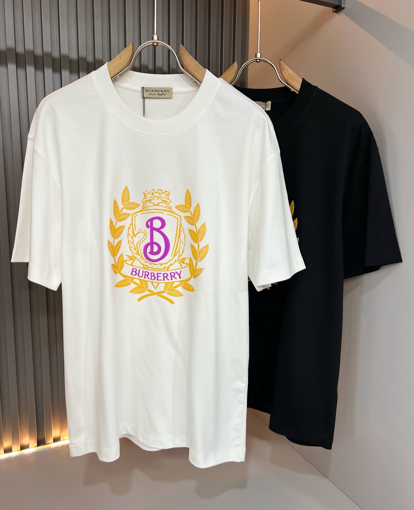 BURBER*Y巴*莉2026春夏新品男女同款👫短袖T恤,重磅来袭,最近比较火热的环保纯棉面料制作而成,高端户外运动休闲 BURBER*Y巴*莉2026春夏新品男女同款👫短袖T恤,重磅来袭,最近比较火热的环保纯棉面料制作而成,高端户外运动休闲