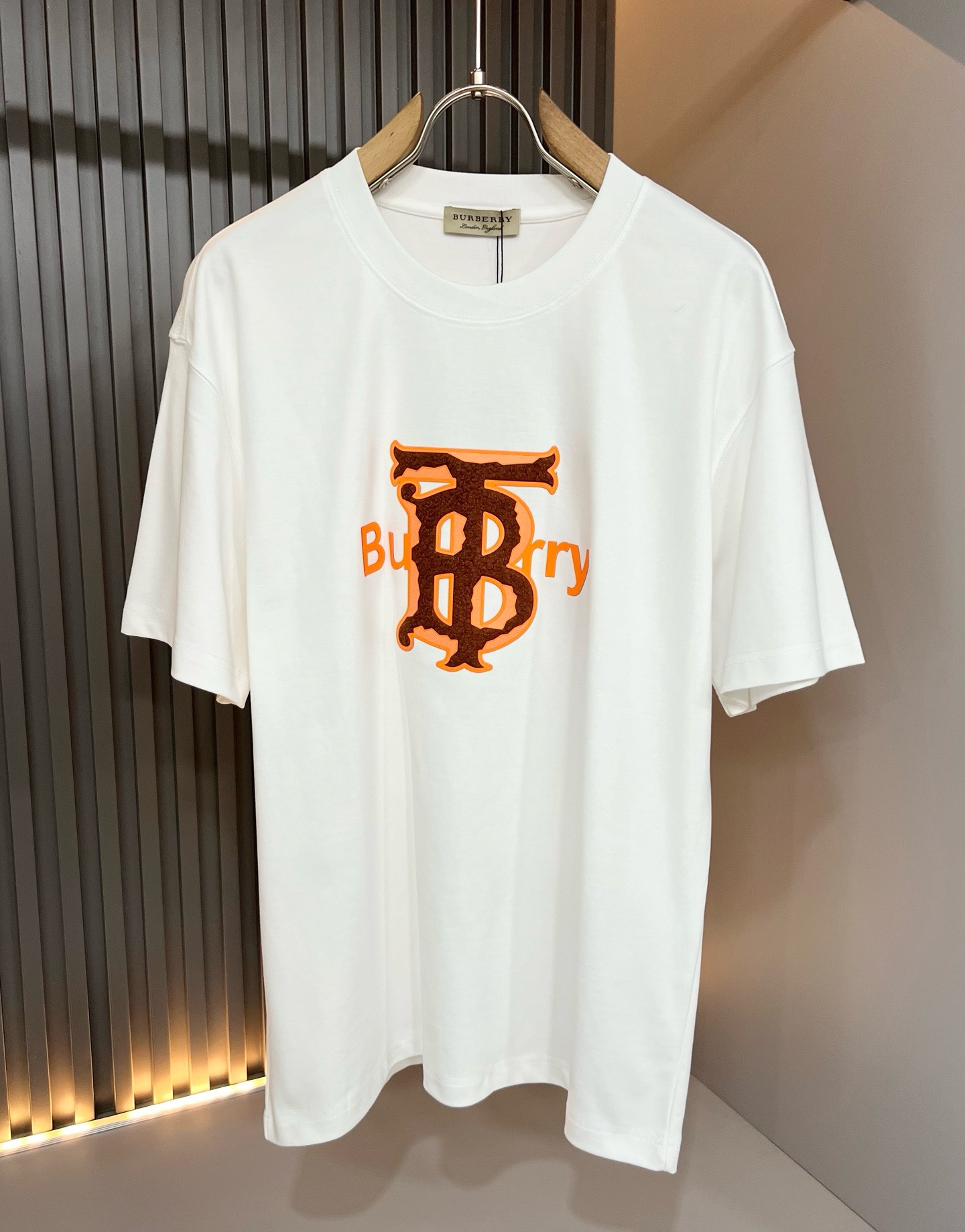 BURBER*Y巴*莉2026春夏新品男女同款👫短袖T恤,重磅来袭,最近比较火热的环保纯棉面料制作而成,高端户外运动休闲 BURBER*Y巴*莉2026春夏新品男女同款👫短袖T恤,重磅来袭,最近比较火热的环保纯棉面料制作而成,高端户外运动休闲