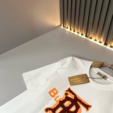 BURBER*Y巴*莉2026春夏新品男女同款👫短袖T恤,重磅来袭,最近比较火热的环保纯棉面料制作而成,高端户外运动休闲 BURBER*Y巴*莉2026春夏新品男女同款👫短袖T恤,重磅来袭,最近比较火热的环保纯棉面料制作而成,高端户外运动休闲