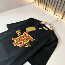 BURBER*Y巴*莉2026春夏新品男女同款👫短袖T恤,重磅来袭,最近比较火热的环保纯棉面料制作而成,高端户外运动休闲 BURBER*Y巴*莉2026春夏新品男女同款👫短袖T恤,重磅来袭,最近比较火热的环保纯棉面料制作而成,高端户外运动休闲