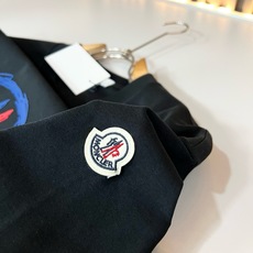 Moncler蒙家 2026春夏男女同款👫情侣款最新的贸易订单短袖T恤,全品相!!网红款!采用logo图案印花压胶设计! Moncler蒙家 2026春夏男女同款👫情侣款最新的贸易订单短袖T恤,全品相!!网红款!采用logo图案印花压胶设计!