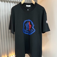 Moncler蒙家 2026春夏男女同款👫情侣款最新的贸易订单短袖T恤,全品相!!网红款!采用logo图案印花压胶设计! Moncler蒙家 2026春夏男女同款👫情侣款最新的贸易订单短袖T恤,全品相!!网红款!采用logo图案印花压胶设计!