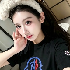 Moncler蒙家 2026春夏男女同款👫情侣款最新的贸易订单短袖T恤,全品相!!网红款!采用logo图案印花压胶设计! Moncler蒙家 2026春夏男女同款👫情侣款最新的贸易订单短袖T恤,全品相!!网红款!采用logo图案印花压胶设计!