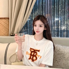 BURBER*Y巴*莉2026春夏新品男女同款👫短袖T恤,重磅来袭,最近比较火热的环保纯棉面料制作而成,高端户外运动休闲 BURBER*Y巴*莉2026春夏新品男女同款👫短袖T恤,重磅来袭,最近比较火热的环保纯棉面料制作而成,高端户外运动休闲