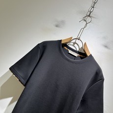 Bur*erry 巴*莉 2026秋冬新款男女同款短袖打底,品牌最新设计元素!既不单调也不复杂,恰到好处的展现品味!客供 Bur*erry 巴*莉 2026秋冬新款男女同款短袖打底,品牌最新设计元素!既不单调也不复杂,恰到好处的展现品味!客供