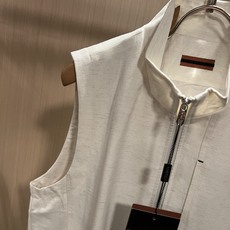 Ermenegildo Zeg*a杰*亚 2026秋冬新品男士马甲,官网同步!外贸公司订单!客供纯棉材质,是杰尼亚经典的 Ermenegildo Zeg*a杰*亚 2026秋冬新品男士马甲,官网同步!外贸公司订单!客供纯棉材质,是杰尼亚经典的
