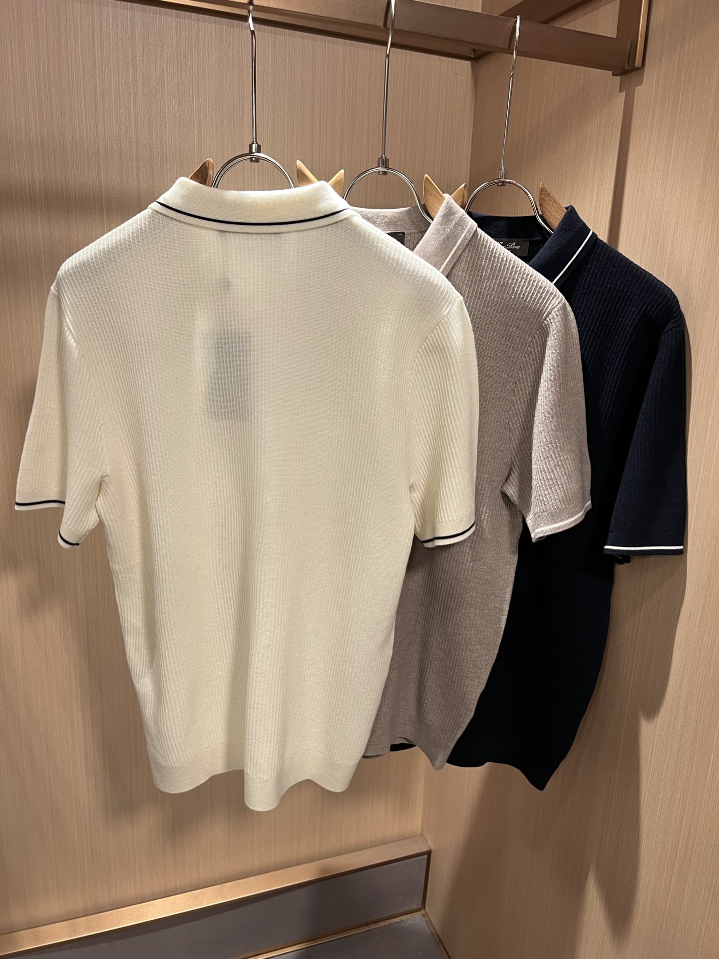 Loro Piana诺悠翩雅 2026秋冬男士最新的贸易订单针织短袖T恤，全品相！！上身舒适透气，不僵硬，整体有着丰富的